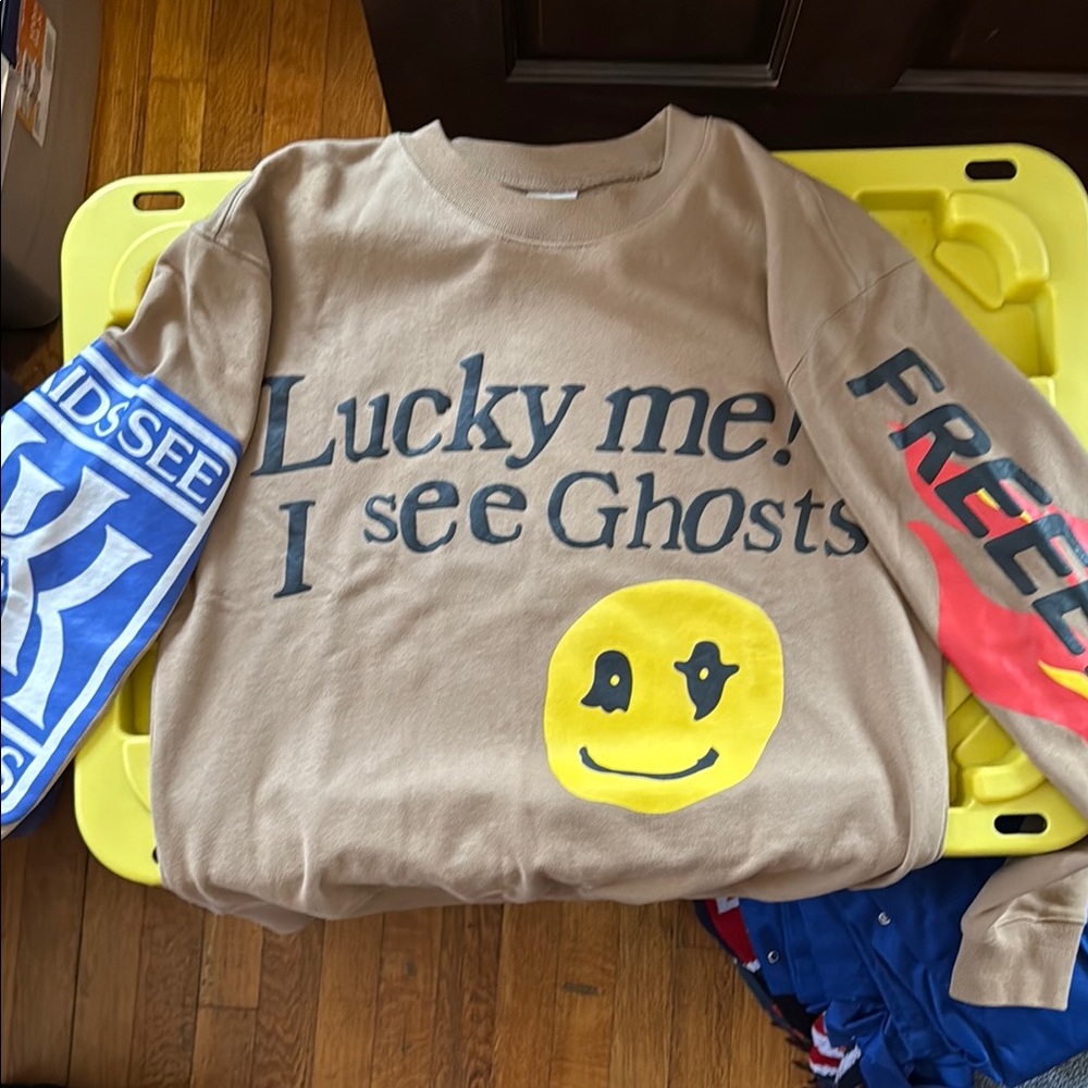 Lucky me! I see Ghosts Sweatshirt Small